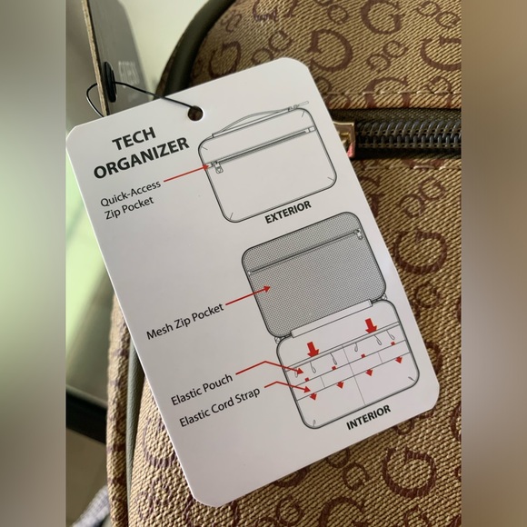 NWT GUESS tech organizer - Picture 11 of 12